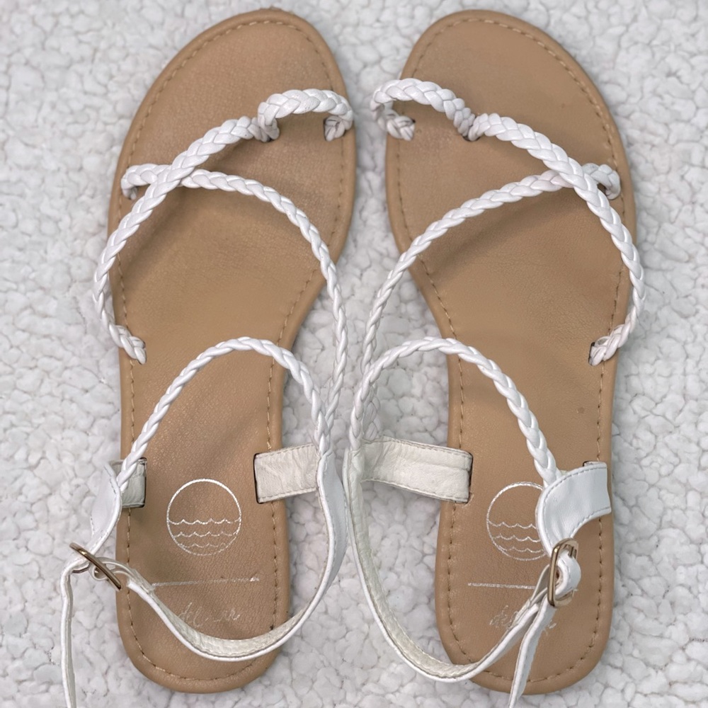 women’s tan and white braided flats!